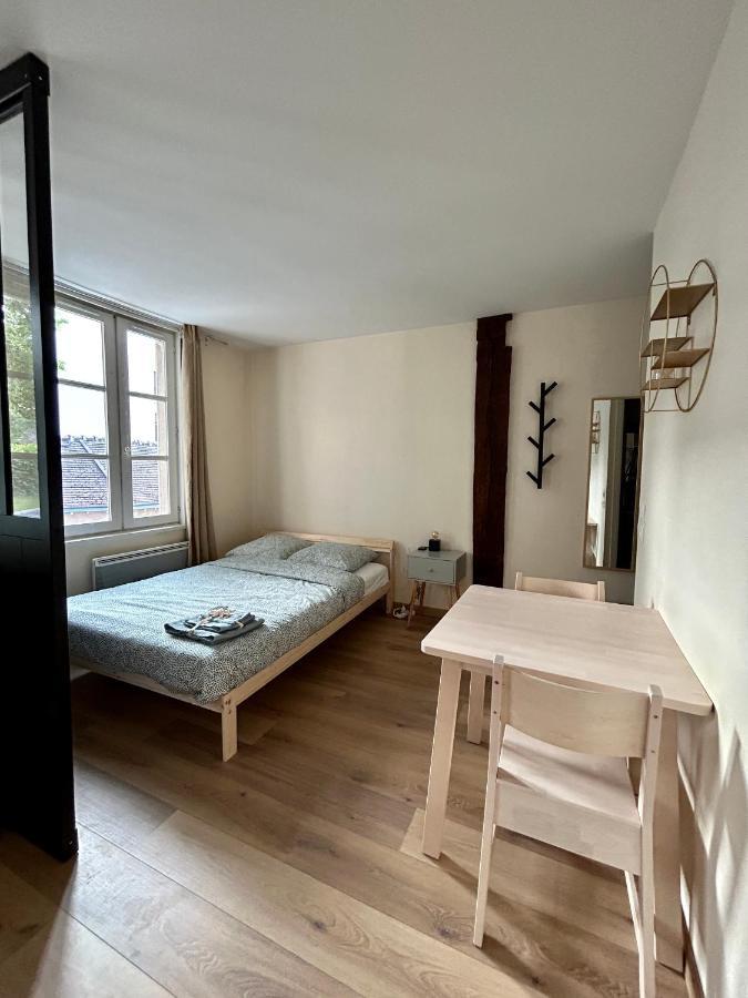 Appartement Bords De L'Eure Charmant Studio شارتر المظهر الخارجي الصورة